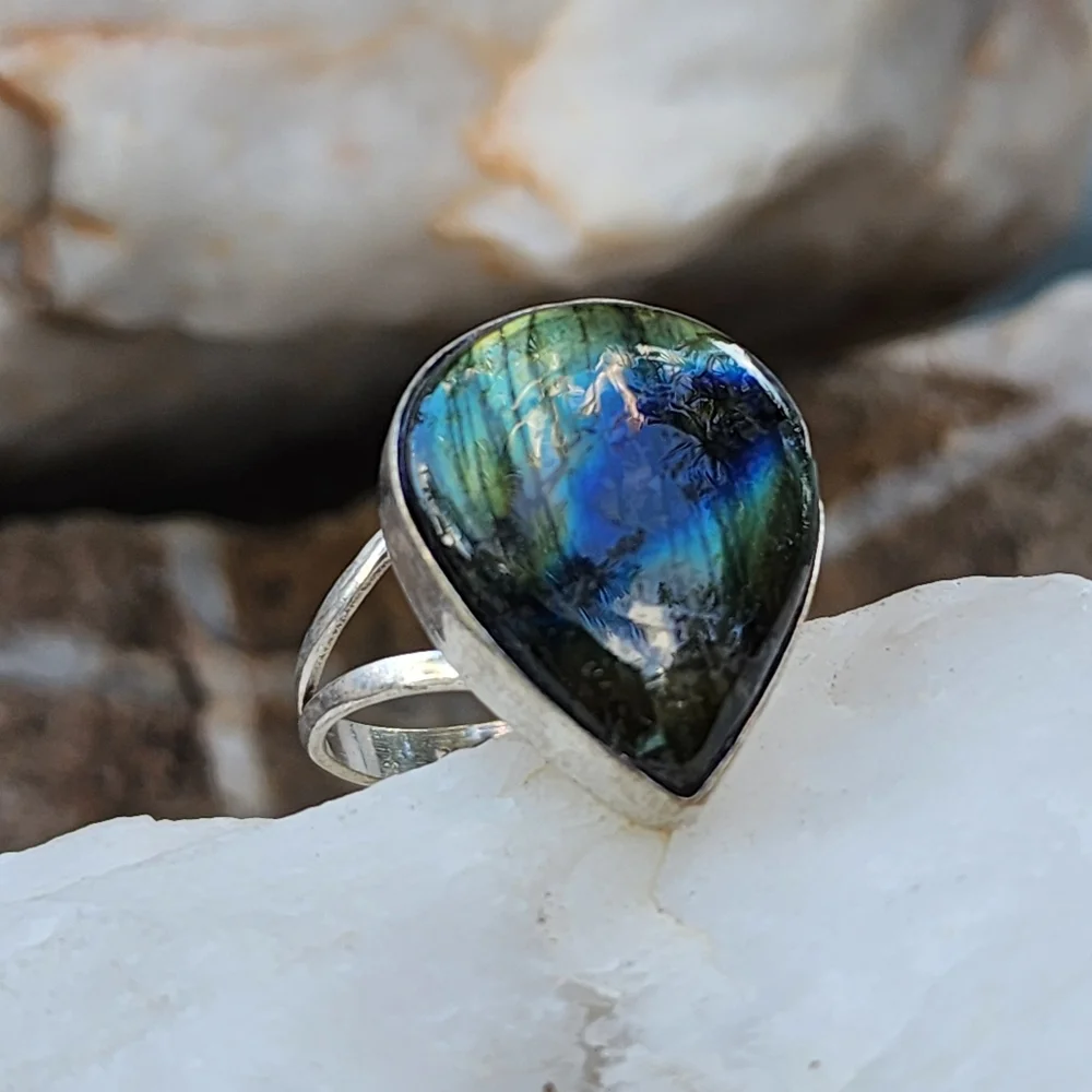 Genuine Labradorite Raw Cristal White Rhodium/925 Silver Ring